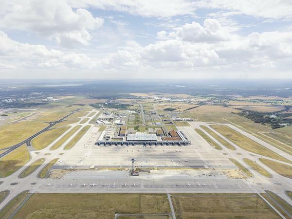 So sieht der Flughafen von oben aus.