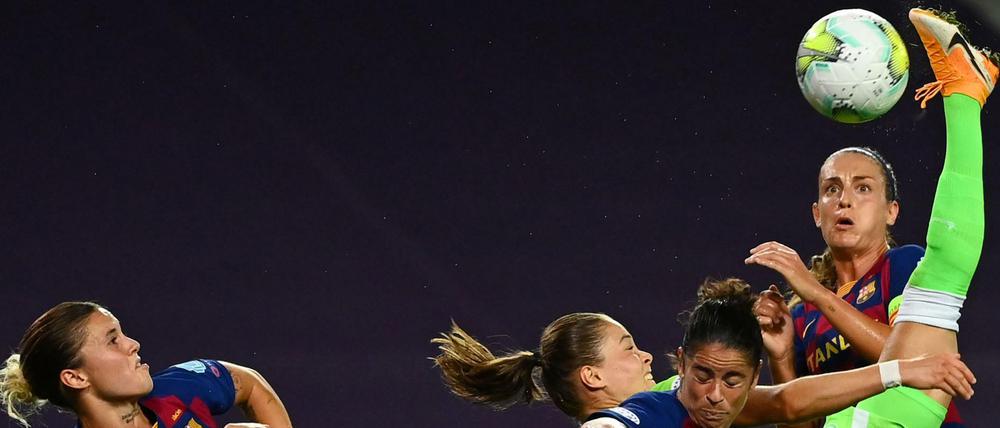 Im Halbfinale setzten sich die Wolfsburgerinnen gegen den FC Barcelona durch.