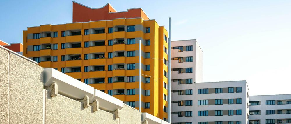 Seelenlandschaft für Städter. Parkdeck in einer Hochhaussiedlung im Norden von Berlin.