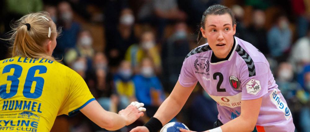 Immerhin noch den Ball im Griff. Simona Kolosove (rechts) von den Spreefüxxen beim Spiel in Leipzig.