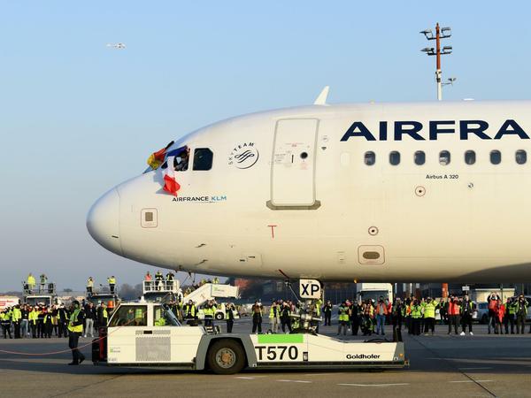Ein Flaggengruß von Kapitän Christophe Ruch und seiner Crew.