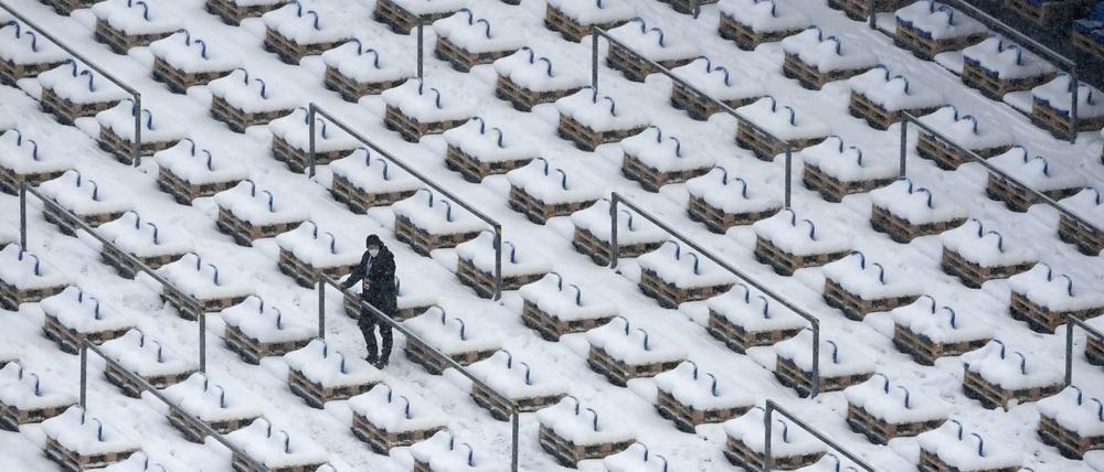 Vor leeren Rängen: Die Vierschanzentournee muss ohne Zuschauende stattfinden. Die ersten Favoriten sind schon vor dem Auftaktspringen raus.