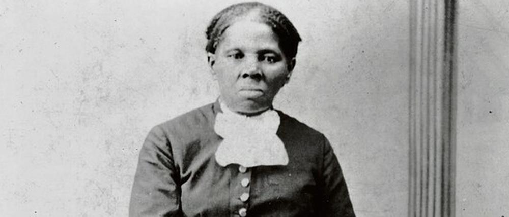 Vorkämpferin. Harriet Tubman (ca. 1820-1913) war Sklavin in Maryland, konnte fliehen und half anderen Afroamerikaner*innen zu entkommen. Demnächst soll ihr Konterfei den 20-Dollar- Schein zieren.