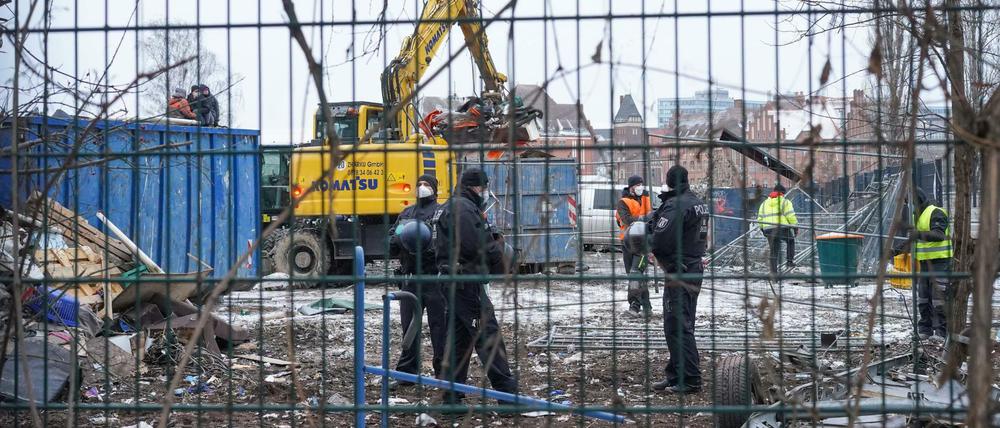 Demonstranten hatten am Samstag einen Bagger an der Rummelsburger Bucht besetzt.