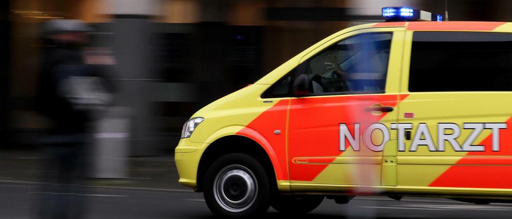 Die Polizei nahm den Radfahrer fest, er muss sich nun wegen eines tätlichen Angriffs und Nötigung verantworten.