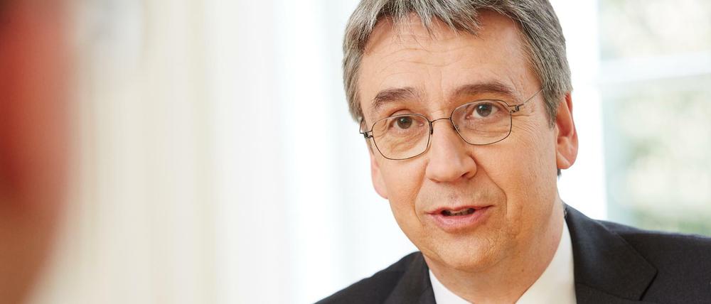 Auch die großen Online-Plattformen müssen sich an die Gesetze halten, sagt Andreas Mundt.