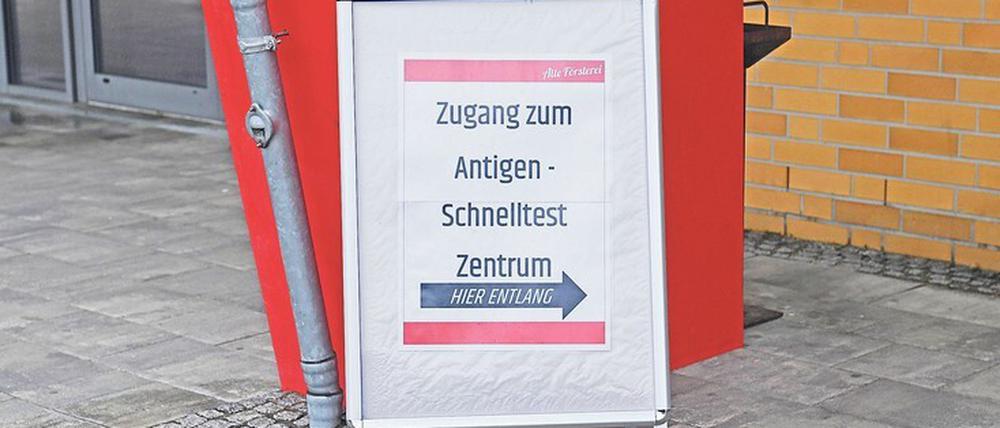 Das Testen testen. Beim 1. FC Union konnten sich am vergangenen Samstag Medienvertreter, Techniker und Ordner Corona-Schnelltests unterziehen. Der Verein erprobte dabei die Abläufe, die bei einem eventuellen Pilotversuch mit Fans zur Anwendung kommen würden.