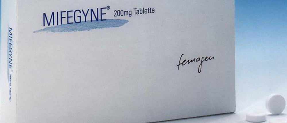 Obwohl der medikamentöse Abbruch oft schonender verläuft, wird er in Deutschland weit seltener angewendet als in anderen Ländern.