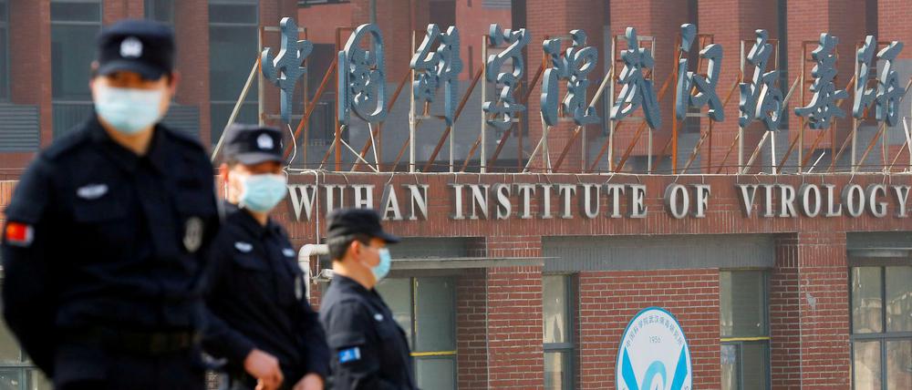 Die chinesische Regierung dementiert, dass das Coronavirus einem Labor in Wuhan entwichen sein könnte.