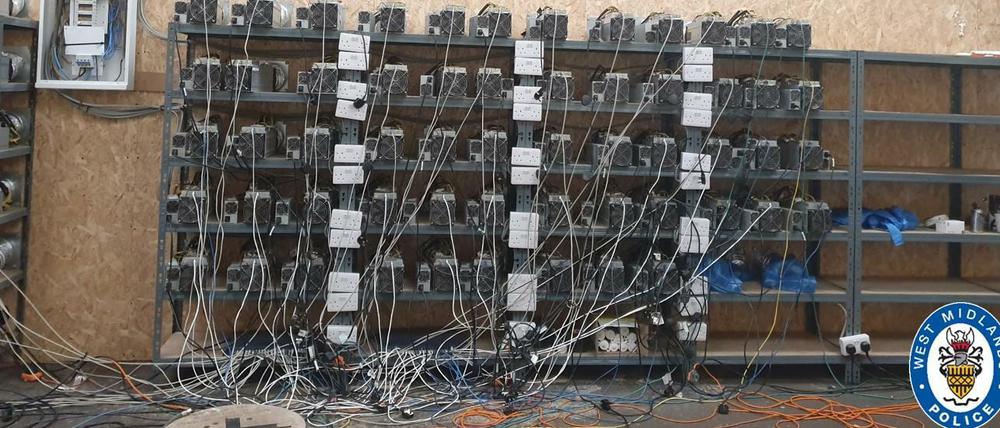 Beschlagnahmtes Mining-Equipment.