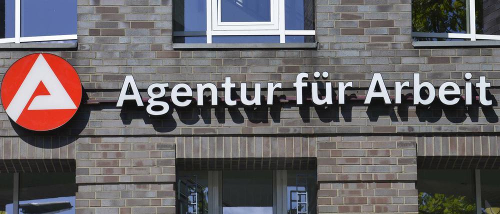 Im Bericht wird ein Leitfaden der Bundesagentur für Arbeit erwähnt, der rumänische und bulgarische Personen mit Leistungsmissbrauch in Verbindung bringt.