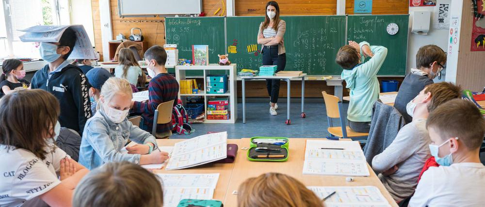 Hefte weg, jetzt kommt der Klassenrat: Einmal wöchentlich soll das - vielerorts noch neue - Gremium tagen.