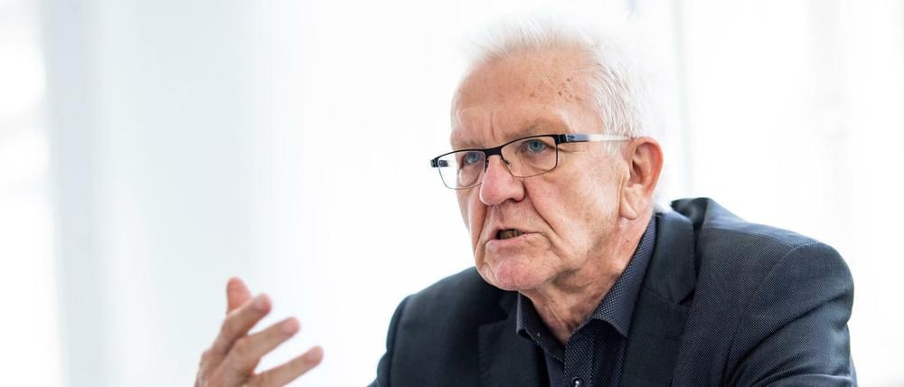 Baden-Württembergs Ministerpräsident Kretschmann hält künftige Beschränkungen für Geimpfte für denkbar.