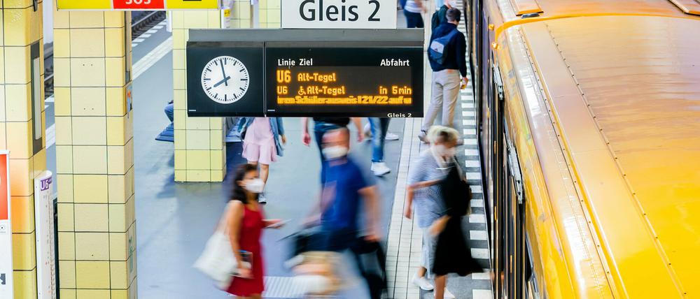 Rund 500 Berliner:innen müssen jährlich wegen Fahrens ohne Fahrschein eine sogenannte Ersatzfreiheitsstrafe absitzen.