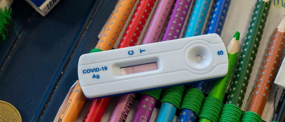 Testbetrieb. Die auch in Schulen üblichen Sets lassen sich durch säurehaltige Getränke beeinflussen.