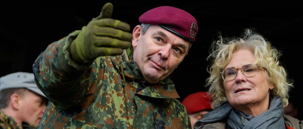 Der Inspekteur des Heeres der Bundeswehr, Alfons Mais, mit Verteidigungsministerin Christine Lambrecht Anfang Februar 2022.