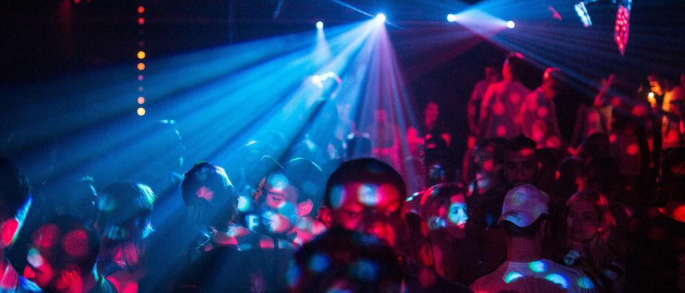 Wo eng getanzt wird, können Täter schnell verschwinden (Symbolbild).