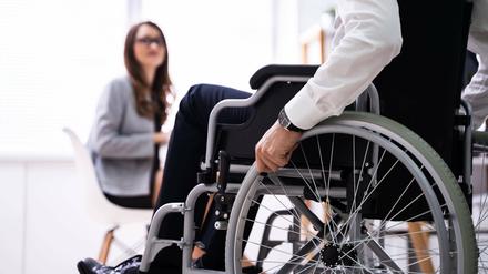 Das Sozialgesetzbuch schreibt eine Pflichtquote von fünf Prozent der Arbeitsplätze für Schwerbehinderte vor.