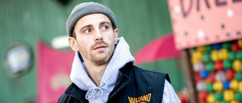 Deutscher Musiker, YouTuber und Geschäftsmann Fynn Kliemann steht auf seinem Hof „Kliemannsland“ im Ortsteil Rüspel bei Bremen.