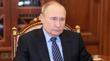 Putin am 5. Juli bei einem Treffen mit Artyom Zdunov, dem Leiter der Republik Mordwinien.