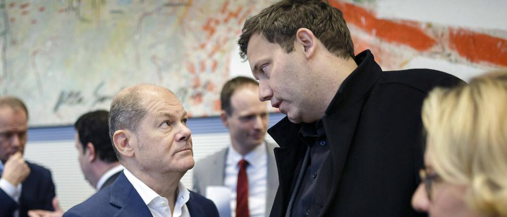 Bundeskanzler Scholz und SPD-Chef Klingbeil – bei einem SPD-Sommerfest kam es zu einem Angriff mit K.o.-Tropfen.