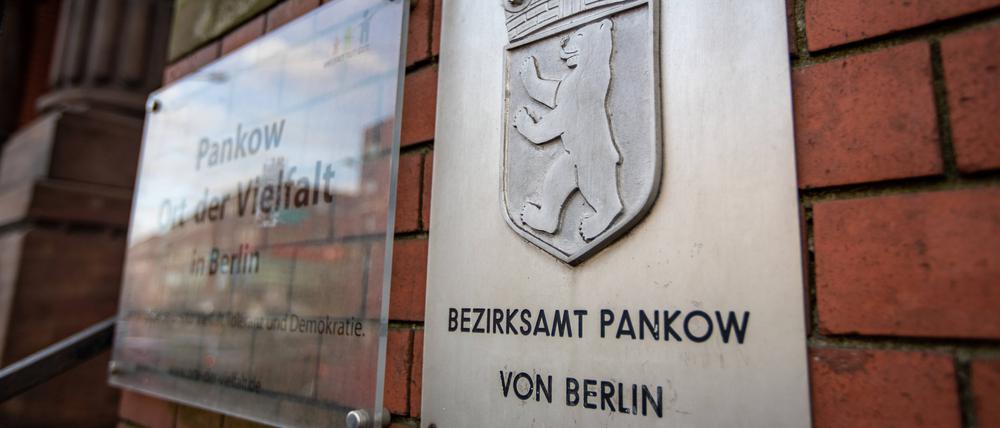 Geht es nach der FDP gehört dieses Schild bald abgeschraubt. Die Partei will die Bezirksämter abschaffen.