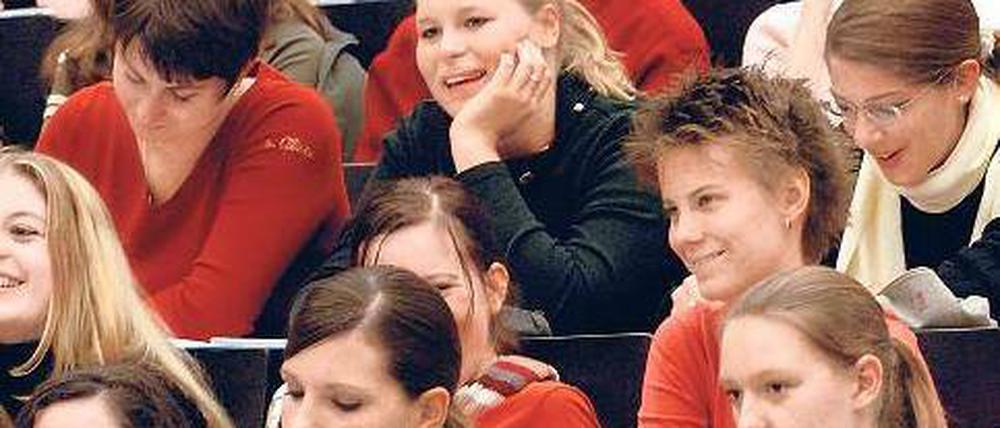 Gut betreut. Vor allem Berliner Germanistikstudenten sind zufrieden. Foto: dpa