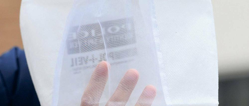 Bewährt. Die Bremer Polizei wurde bereits mit Hauben ausgestattet.