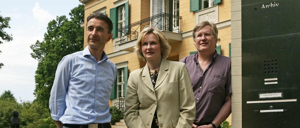 Das Team vom Literaturbüro vor der Villa Quandt: Peter Walther, Katarzyna Zorn und Hendrik Röder (v. l.)