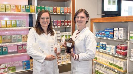 Die Apothekerinnen Claudia Hilbert-Schiller (r.) und Martine Miserius (l.).