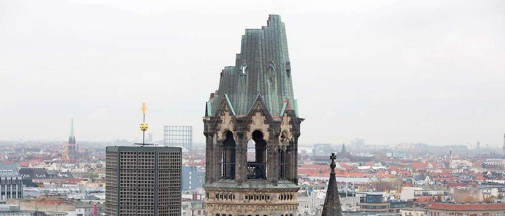 Kein historisierender Wiederaufbau, sondern ein Mahnmal gegen Krieg und für Versöhnung: Die Gedächtniskirche.