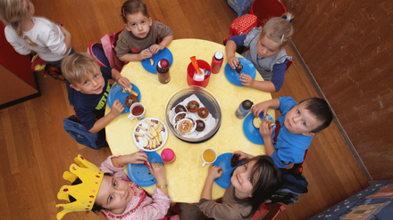 Einen Kitaplatz in Berlin zu finden, ist gar nicht so einfach: 70 Prozent aller unter dreijährigen Hauptstädter besuchen eine Kita.
