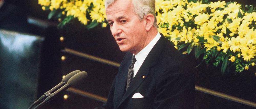 Bundespräsident Richard von Weizsäcker hält seine Rede zum 8. Mai 1985.