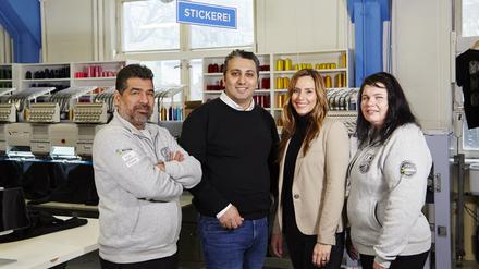 Talep Mohammadi (53), Ömer Ayranci (39) und seine Frau Tugba (38) sowie Melanie Bayram (43) sind inzwischen ein eingespieltes Team (von links).