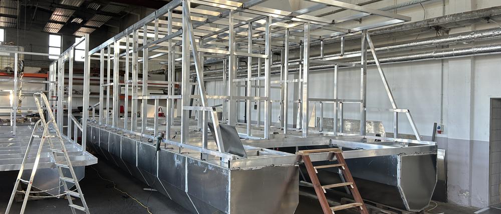 Der schwimmende Jugendtreff im Rohbau. Im Mai etwa soll er fertig sein.