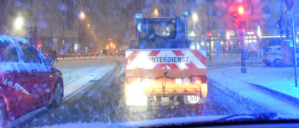 Ein Räumfahrzeug im Einsatz (Archivfoto).