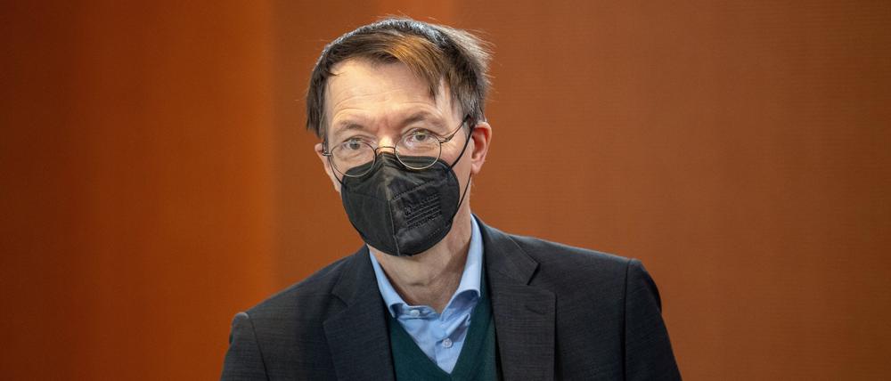 Karl Lauterbach (SPD), Bundesminister für Gesundheit, kommt zur wöchentlichen Sitzung des Bundeskabinetts im Kanzleramt.