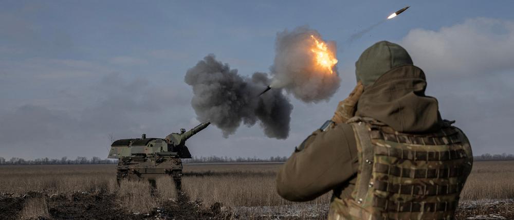 Die ukrainische Armee setzt die von Deutschland gelieferte Panzerhaubitze 2000 bereits erfolgreich ein.