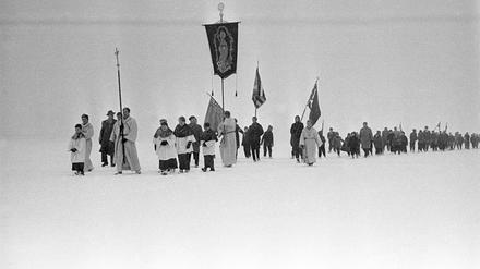 Es ist ein Jahrhundertereignis gewesen: Vor 60 Jahren ist der Bodensee das letzte Mal komplett zugefroren. „Seegfrörne“ wird das Wetterphänomen genannte, das Europas größtes Binnengewässer im Februar 1963 in eine riesige Schlittschuhbahn verwandelt hat.