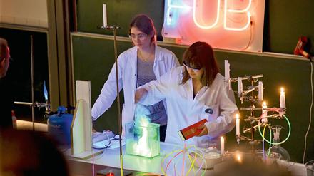 Wer sollte etwas dagegen haben, mit möglichst vielen Menschen in Austausch über Wissenschaft zu treten, etwa bei Langen Nächten der Wissenschaft. Das Problem: nicht alle werden erreicht.