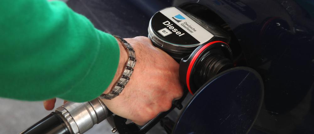 Tanken ist in der vergangenen Woche teils deutlich teurer geworden (Symbolbild).