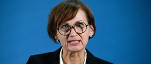 Bettina Stark-Watzinger (FDP), Bundesministerin für Bildung und Forschung, spricht bei einer Pressekonferenz.