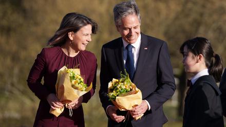 Außenministerin Annalena Baerbock (l., Bündnis 90/Die Grünen) und Antony J. Blinken, Außenminister der USA, in Karuizawa.