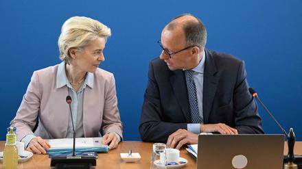 EU-Kommissionschef Ursula von der Leyen und CDU-Chef Friedrich Merz am Montag in der CDU-Zentrale in Berlin.