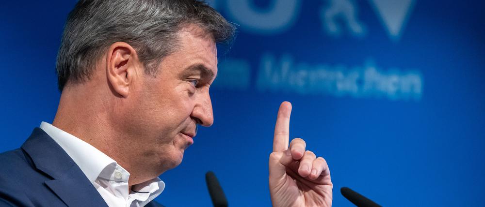 Markus Söder, CSU-Vorstandsvorsitzender, nimmt nach einer Videoschalte des CSU-Vorstands an einer Pressekonferenz teil.