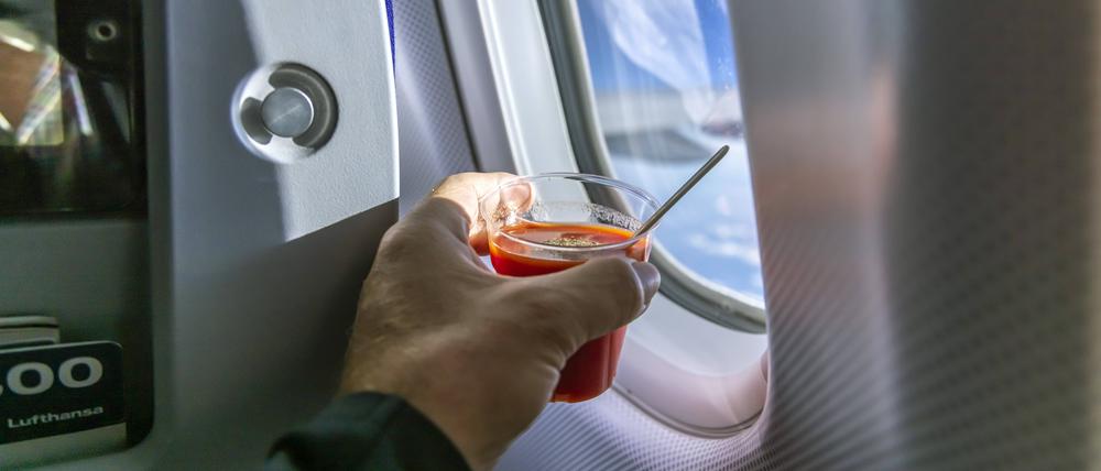 Lange Wartezeiten im Callcenter, vieles kostet extra – was Stammkundinnen und -kunden bei der Lufthansa besonders nervt.