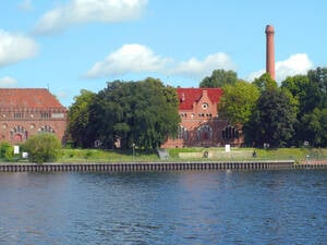 Das historische Wasserwerk am Großen Müggelsee in Berlin-Friedrichshagen.
