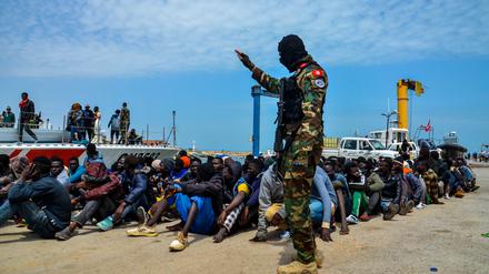 So stellt die EU sich das vor: Die tunesische Küstenwache hält Migranten von der Überfahrt nach Europa ab.