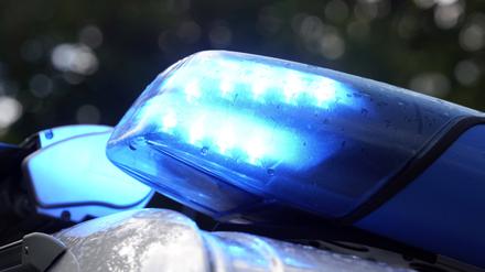 Blaulicht auf Polizeifahrzeug.