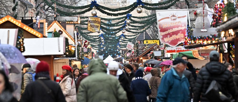 Blick auf den Potsdamer Weihnachtsmarkt in der Brandenburger Straße. In den vergangenen Jahren mehrte sich die Kritik.